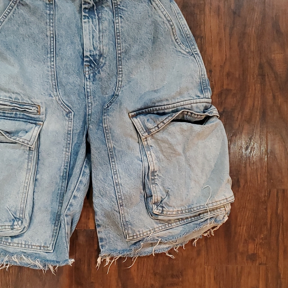 Zara Denim Cargo Shorts with Frayed Hem - Picture 4 of 6